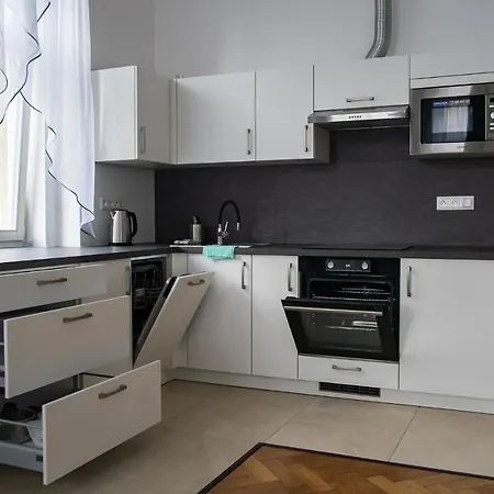 Apartment Class In Carlsbad Bulharska Street